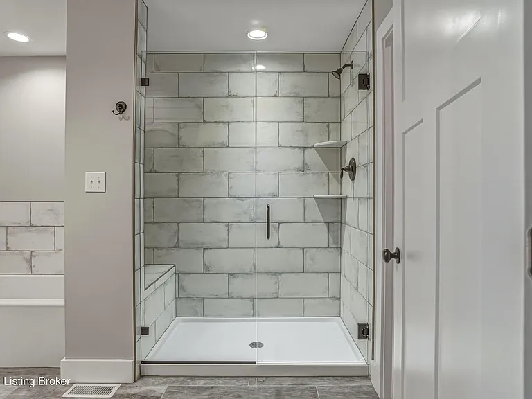 19 Clubhouse Ct — Photo 13