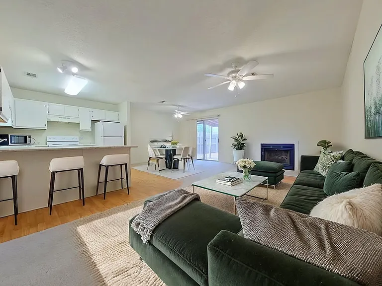 715 Lloyd St — Photo 4