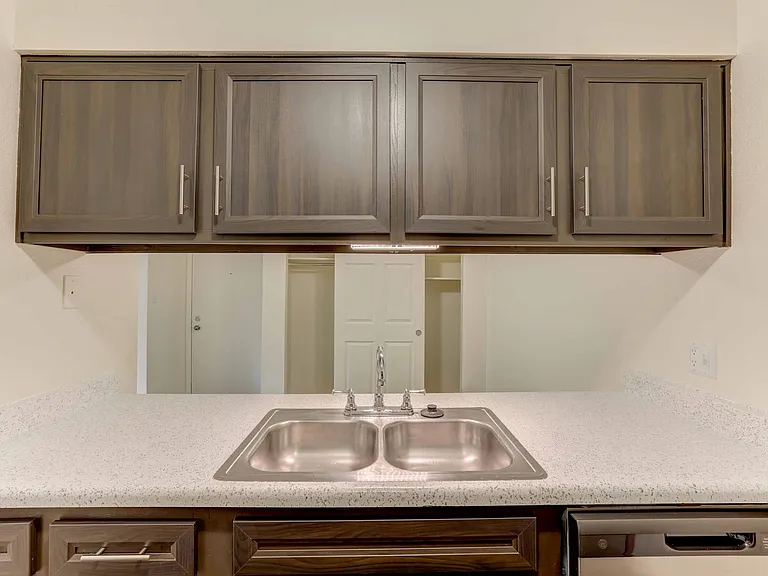 Americana Lakewood Apartments — Photo 15