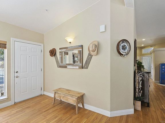 4th image of 3859 Crescent Dr