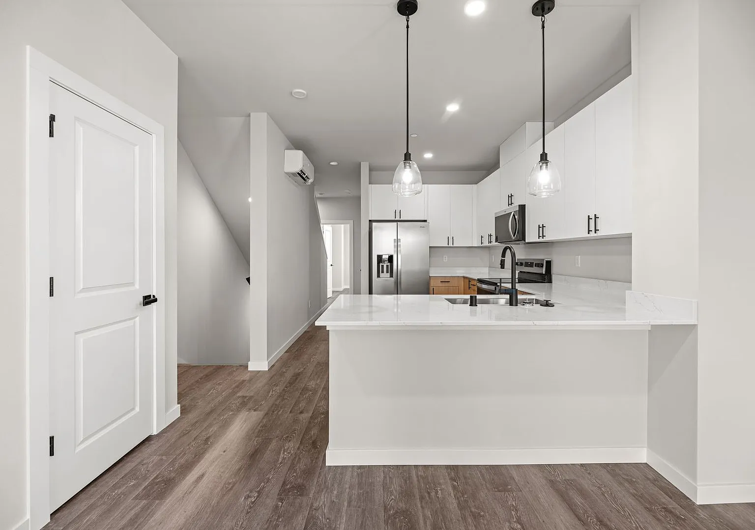 Brand New Luxury Townhome-Avail Now! — Photo 3