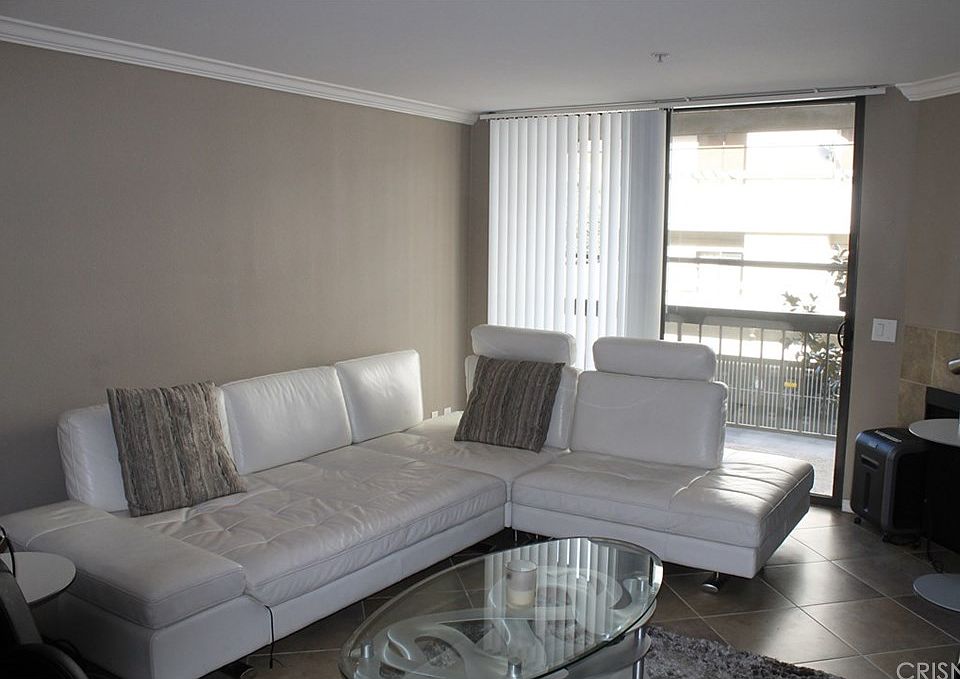 1st image of 7320 Hawthorn Ave APT 110
