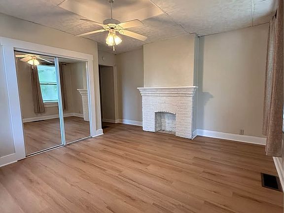 3rd image of 1116 E Main St APT 1