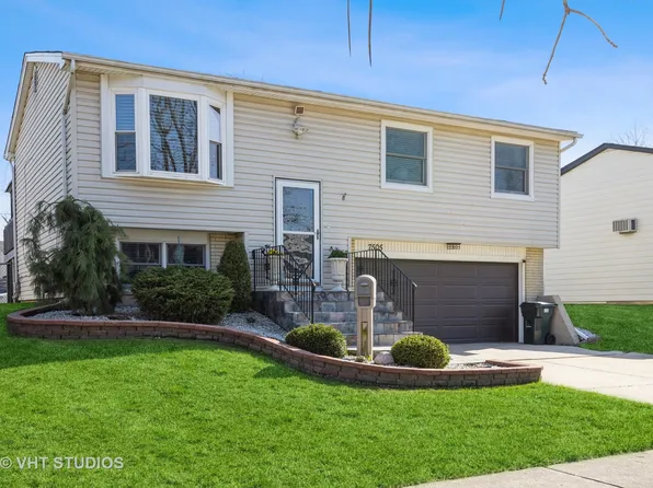 7505 Nottingham Dr, Tinley Park, IL 60477