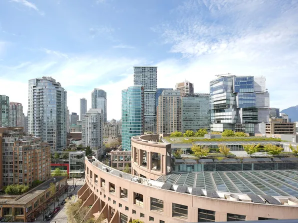 788 Hamilton St #2208, Vancouver, BC V6B 0E9