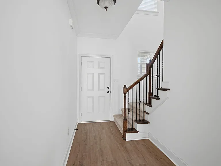5060 Rialto Way — Photo 2