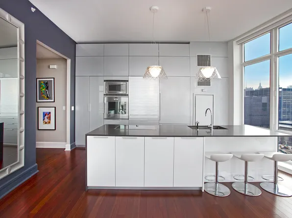 60 Riverside Boulevard image 6 of 16