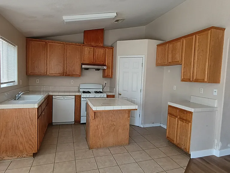 2103 W Little Sandy Dr — Photo 4