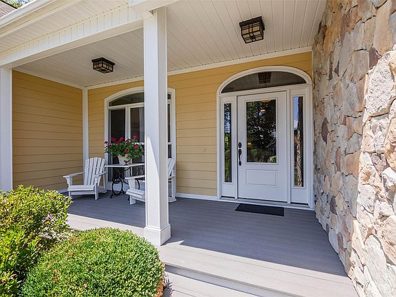 3rd image of 117 Dawn Mist Ct
