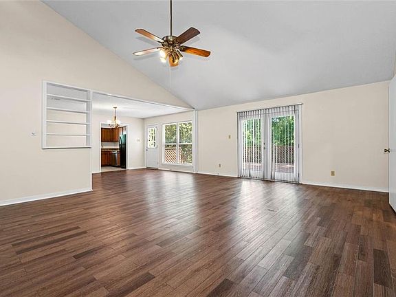 3rd image of 525 Becky Ln