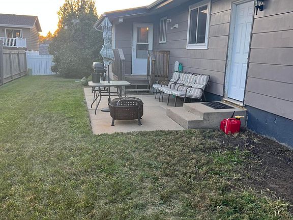 2nd image of 276 6th St SE