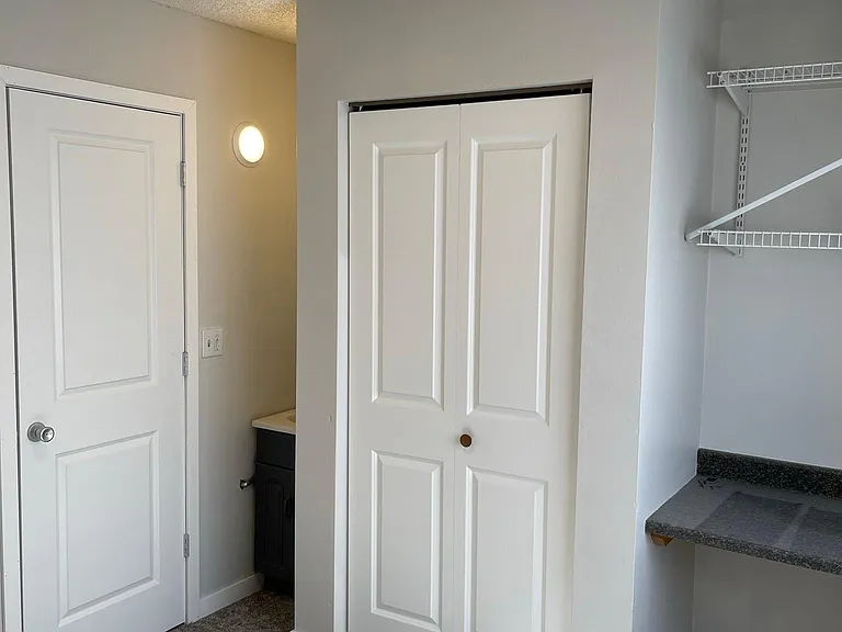 35 W Burlington St #213 — Photo 8