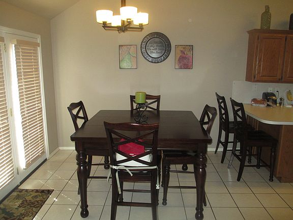 3rd image of 817 E Park Pl