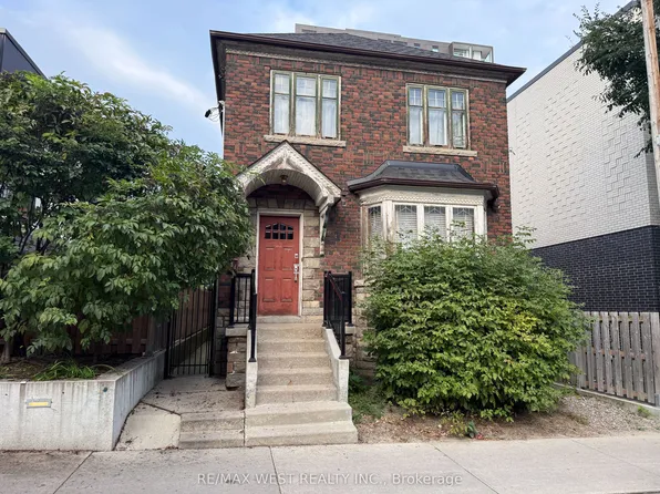 51 Augusta Ave, Toronto, ON M5T 2K9