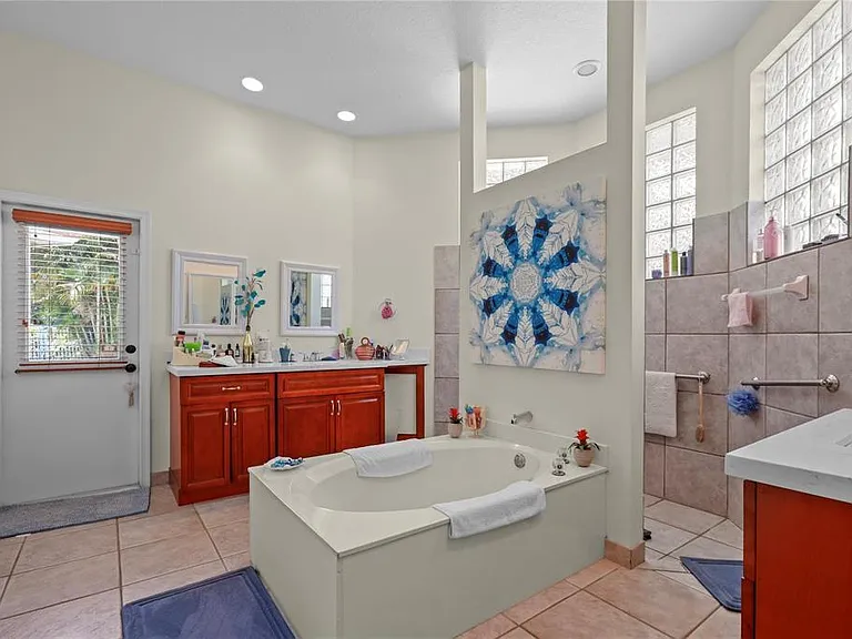 6421 NW 41st St — Photo 29