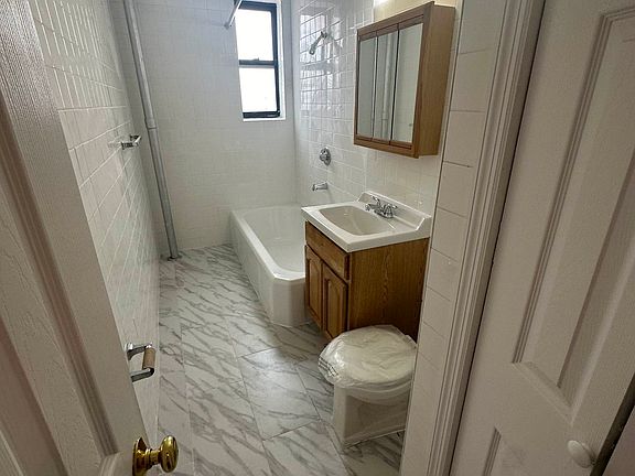 5th image of 1292 Washington Ave #36