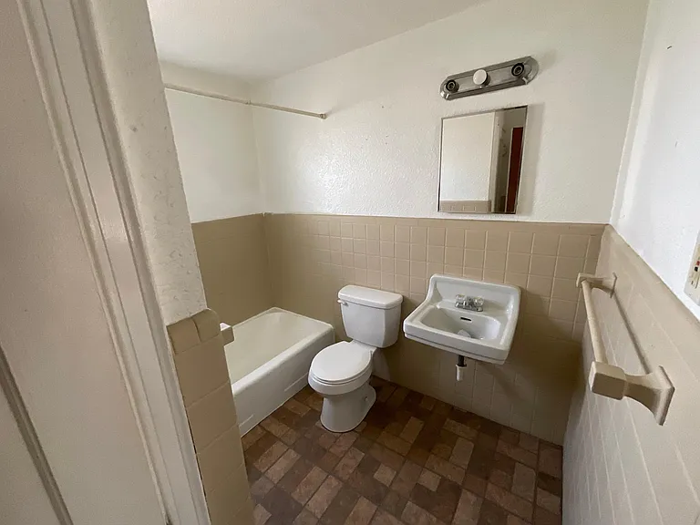 818 Vienna Ave #818 — Photo 12
