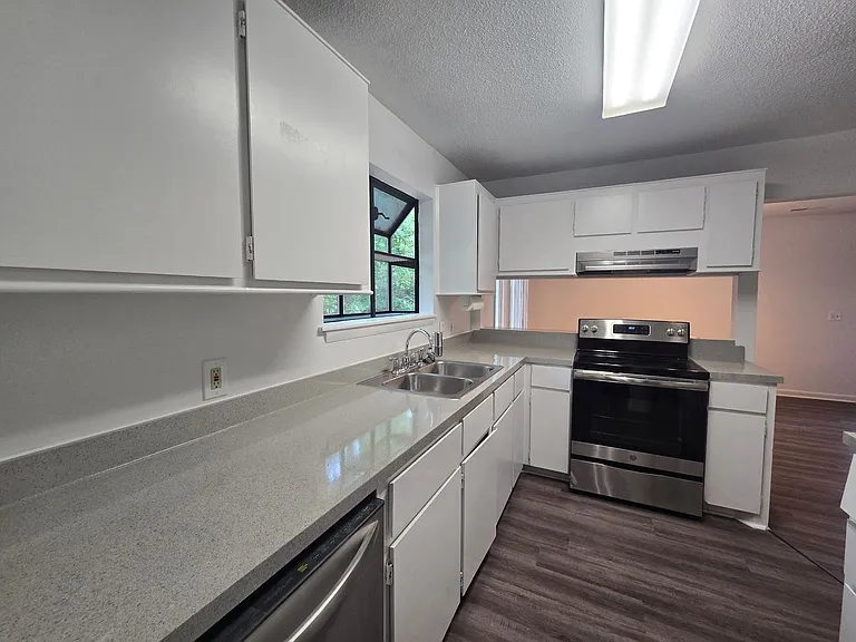 2168 Spoleto Ln E — Photo 2