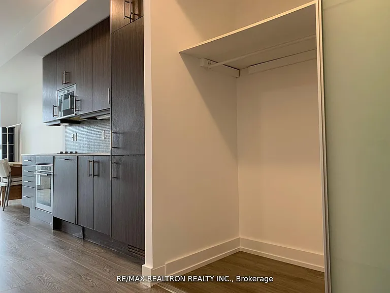 297 College St #917 — Photo 9