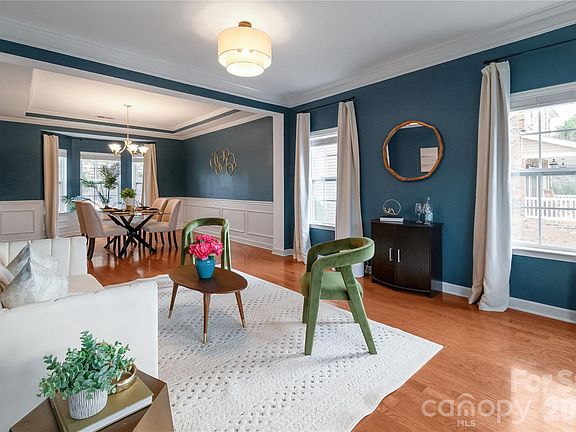 4th image of 425 Stowe Rd