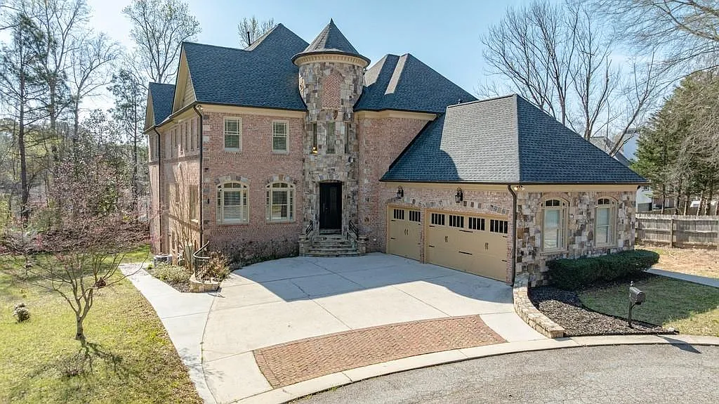 7 bed, 7.5 bath, 8271 sqft, $8,000 — Photo 1