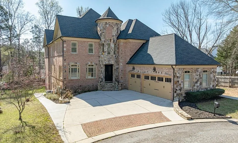 7611 Regency Cir