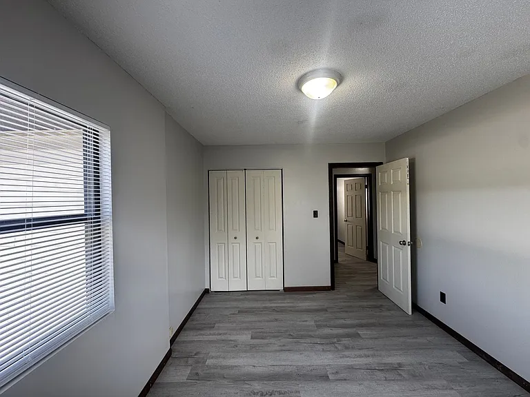 830 E College St — Photo 7