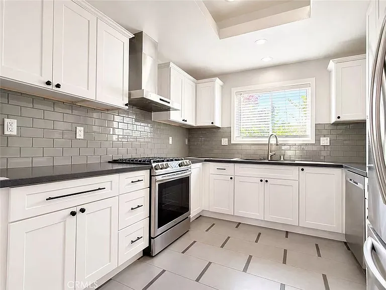 21046 E Cypress St — Photo 9