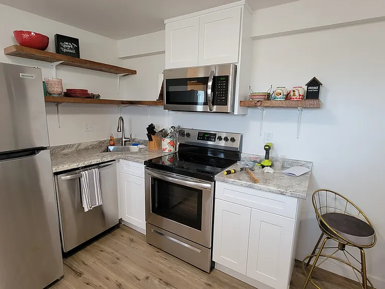 857 Pine Hollow Rd — Photo 2