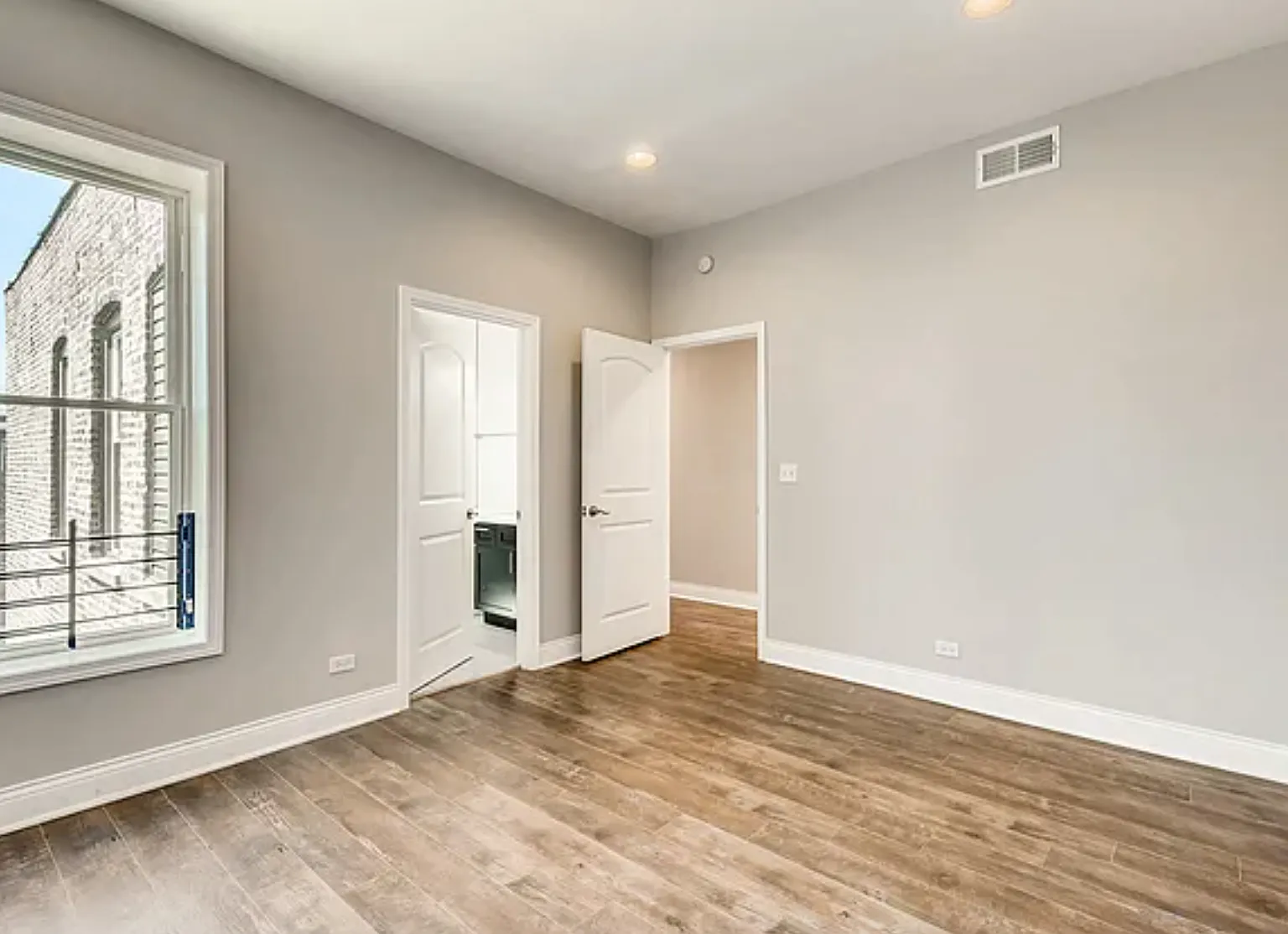 3 bed, 1500 sqft, $2,450 — Photo 3