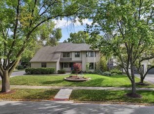 920 Rockbridge Dr, Naperville, IL 60540