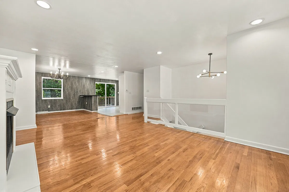 3 bed, 2.5 bath, 1821 sqft, $2,600 — Photo 4