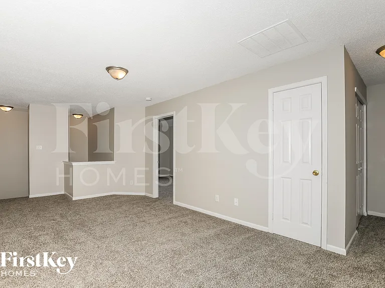 1180 Crescent Dr — Photo 7