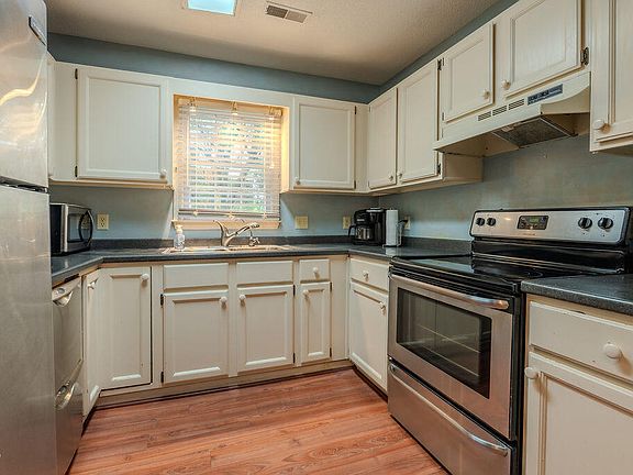 2nd image of 1738 Township Cir