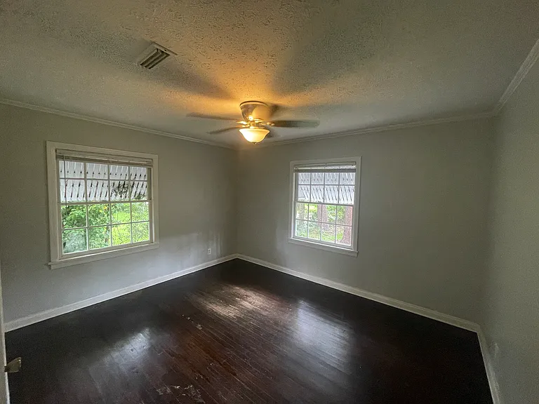 1223 Chickasaw St — Photo 15