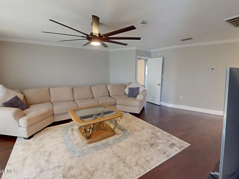 216 Country Club Dr — Photo 13