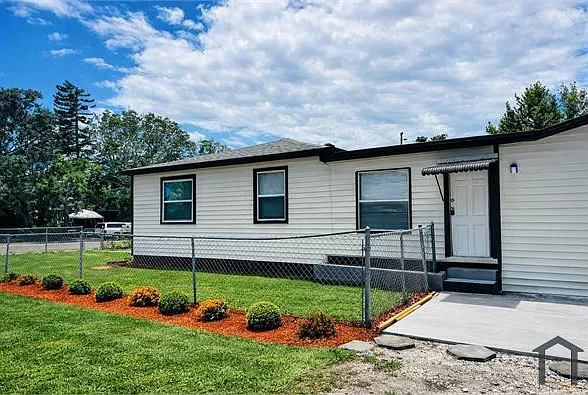 3 bed, 1100 sqft, $2,500 — Photo 3
