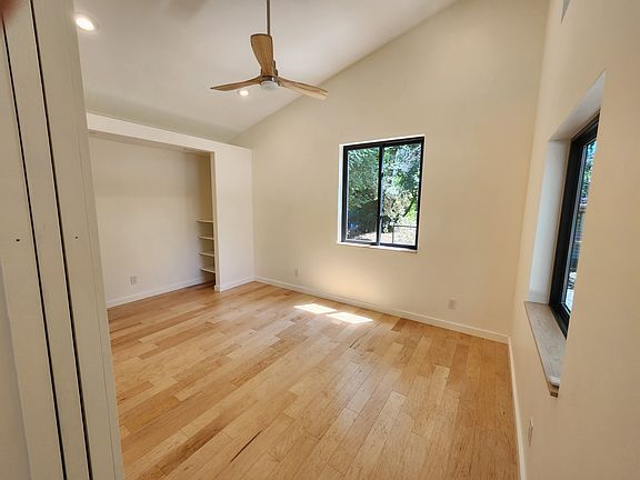 5th image of 842 E Stratford Ave #B