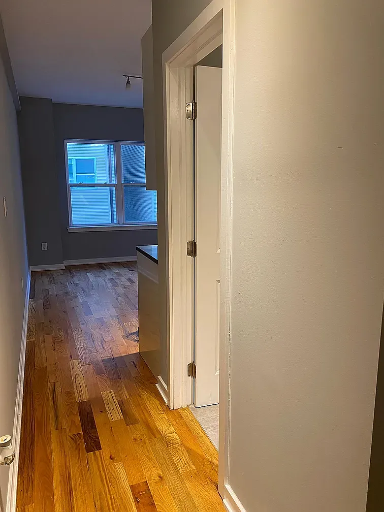 Studio, $900 — Photo 4