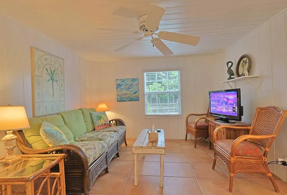 5302 Avenida Navarra Cottage Pink Mango #1