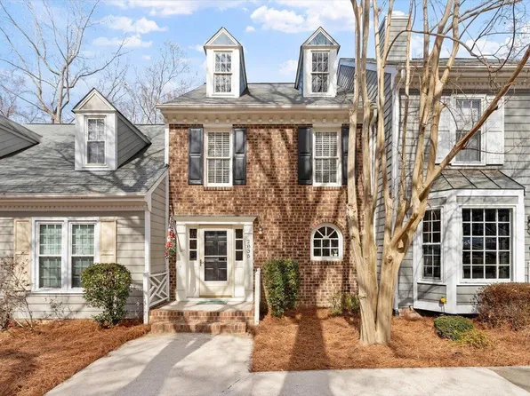 2835 Bedfordshire Ct, Raleigh, NC 27604