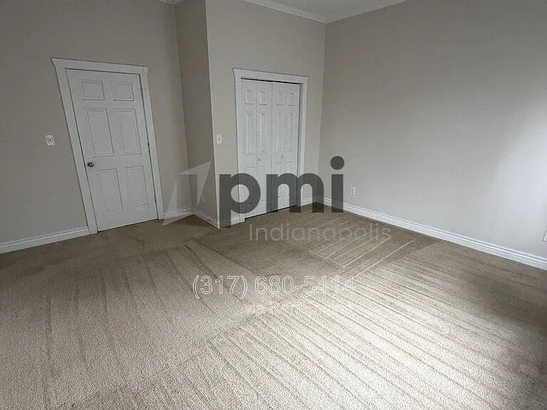 233 N East St — Photo 38