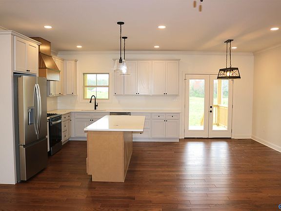 3rd image of 1039 Shoal Creek Rd