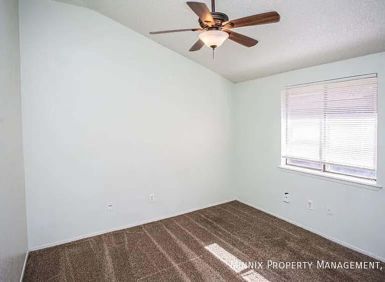 128 N Troy Ave #B — Photo 4