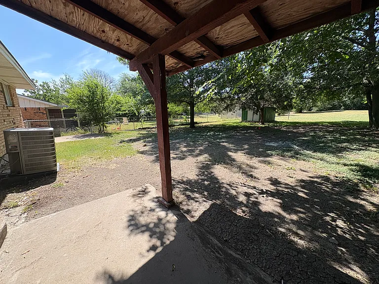 588 Rea Ave — Photo 15
