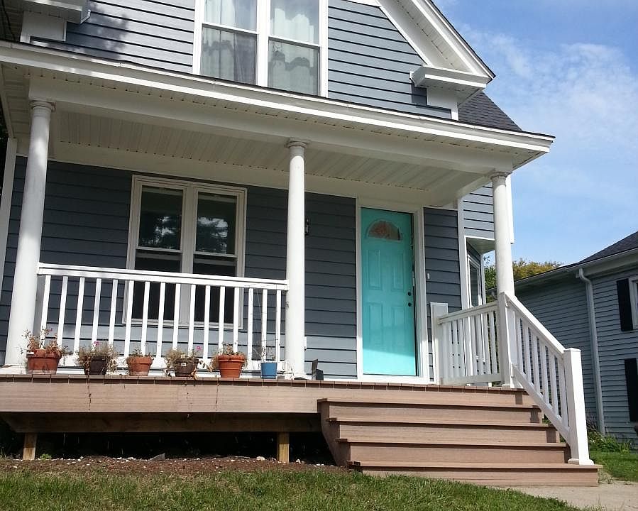 1st image of 716 W Grand Ave