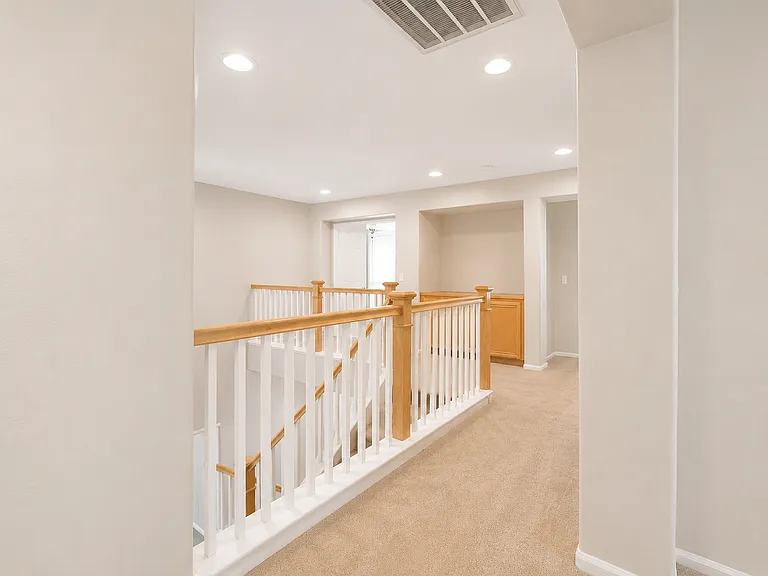686 Jay Ct — Photo 9