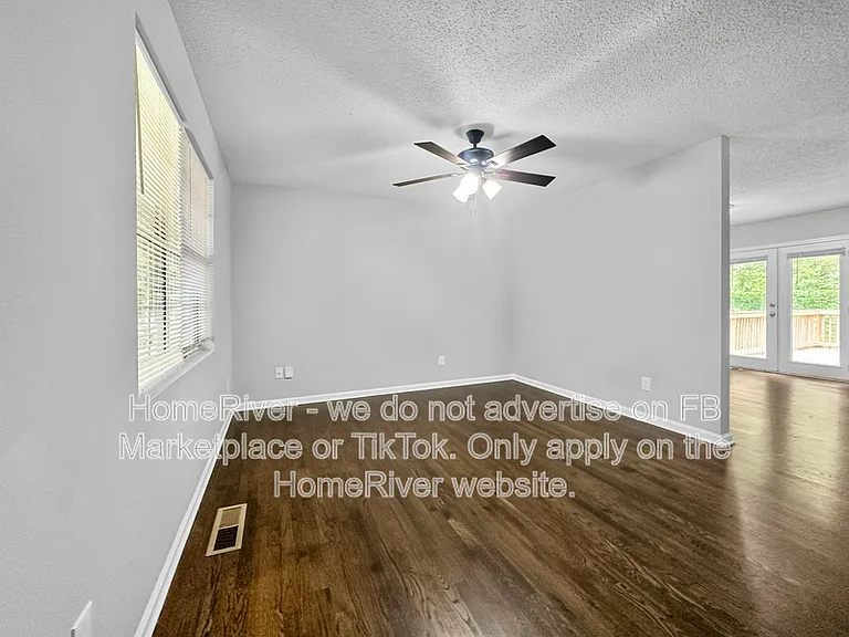 555 Browning Cir — Photo 7
