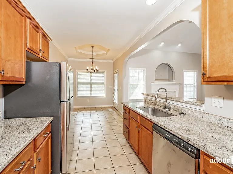 1044 Kerry Dr — Photo 3