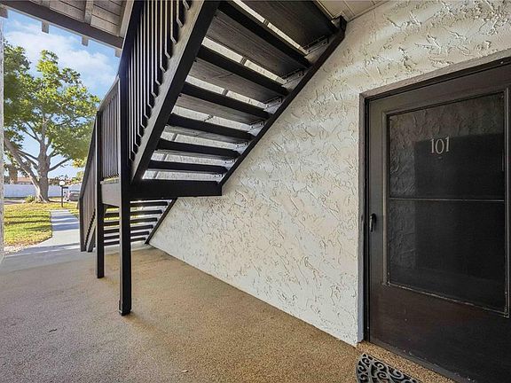 3rd image of 3259 Beneva Rd Unit 101